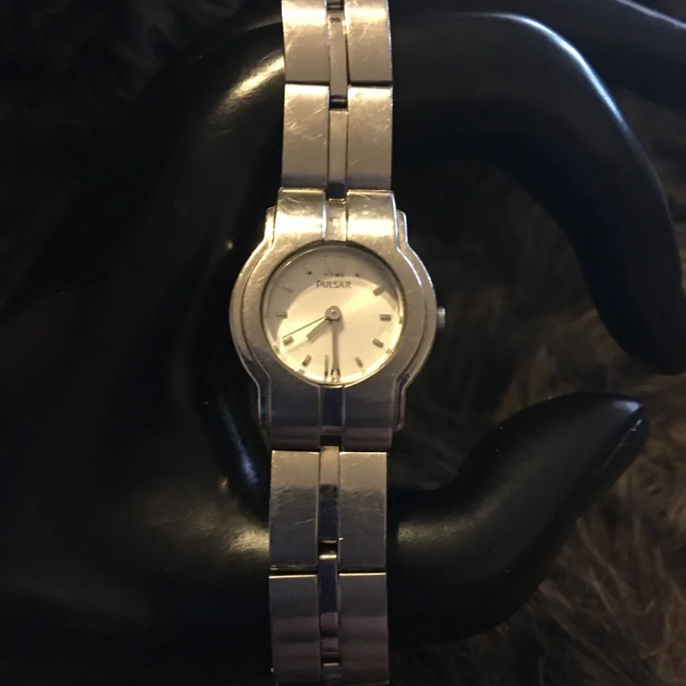 Ladies Pulsar stainless steel WR quartz watch